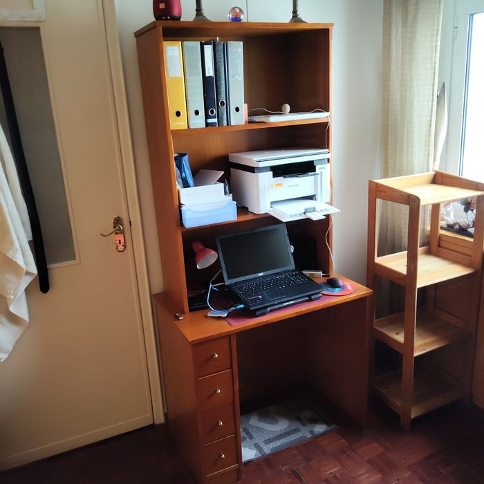 Secretária em  pinho maciço