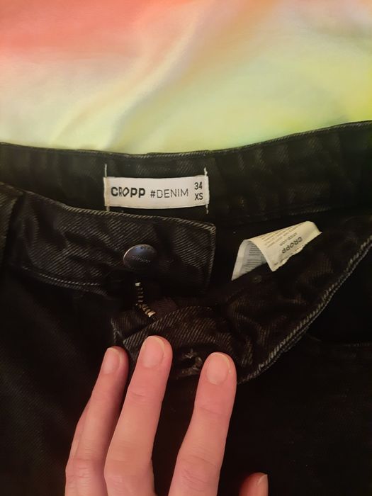 Krótkie jeansowe czarne spodenki cropp xs