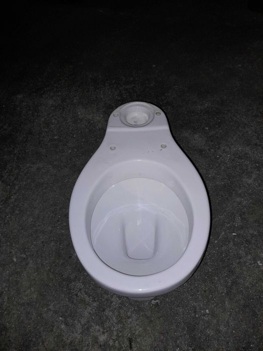 Vários tipos de sanitas disponíveis em bom estado