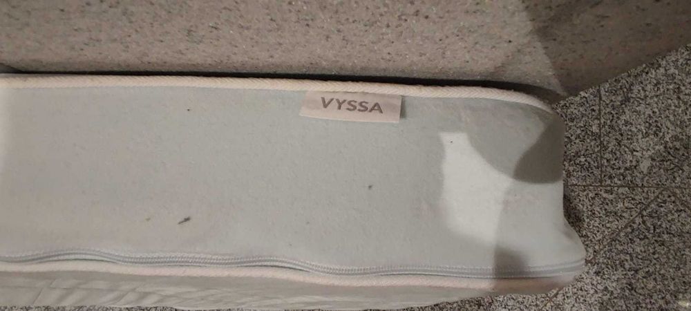 Cama criança IKEA 70 x 160 completa (estrado, colchão e roupa de cama)