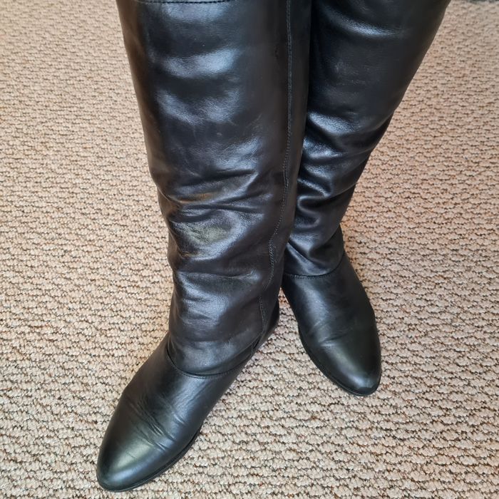 Демисезонные кожаные сапоги