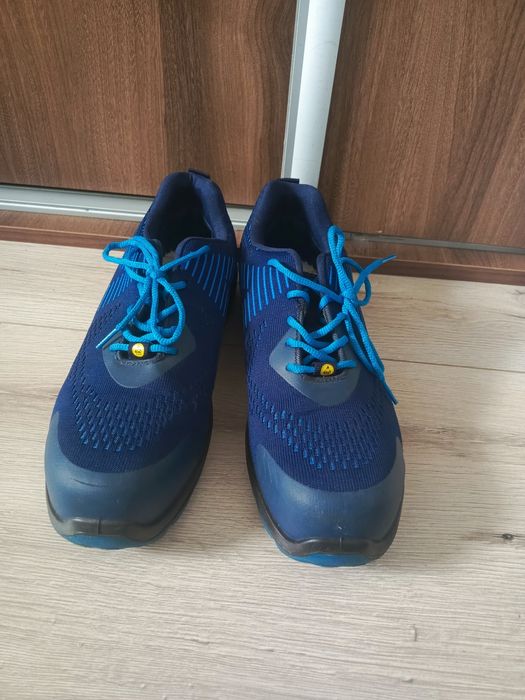 Buty robocze rozmiar 44 z blachami na noskach