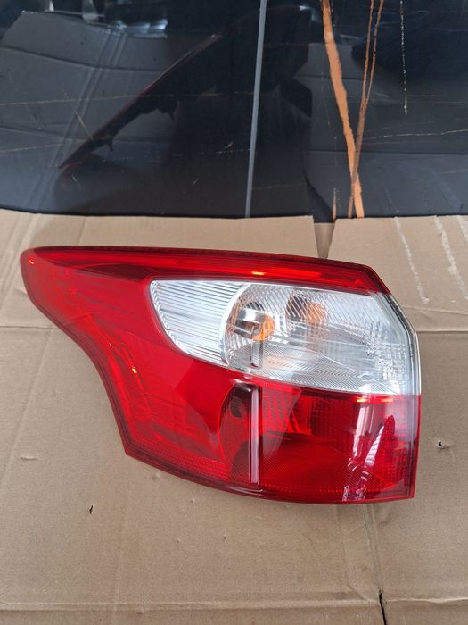 Lampa tylna lewa Ford Focus MK3 kombi