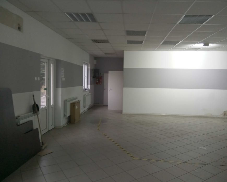 Sprzedaż budynku magazynowego z biurem i garażami