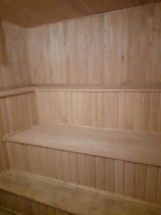 Затишний будинок з більярдною, сауною, садом та квітником, біля лісу!