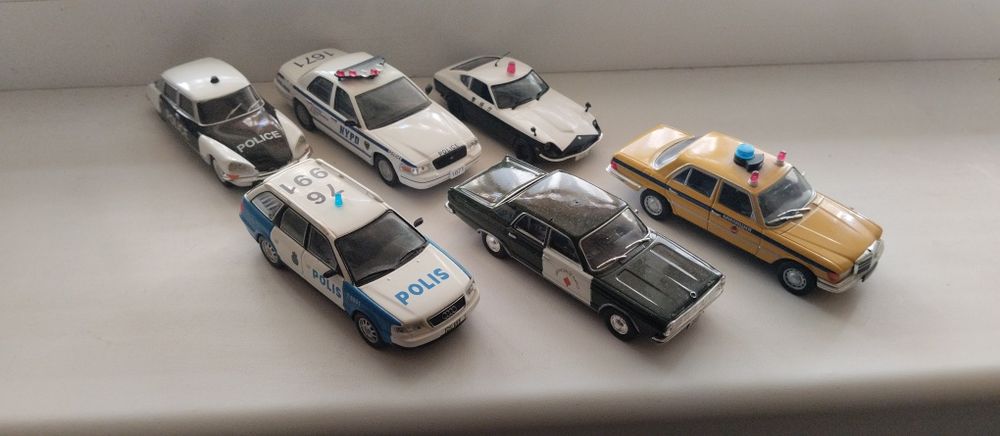 1:43 . колекційні моделі.