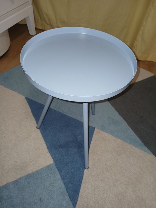 Mały stolik H&M Home metalowy niebieski błękitny