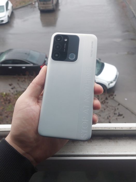 4/64 Tecno Spark 8C телефон, смартфон.