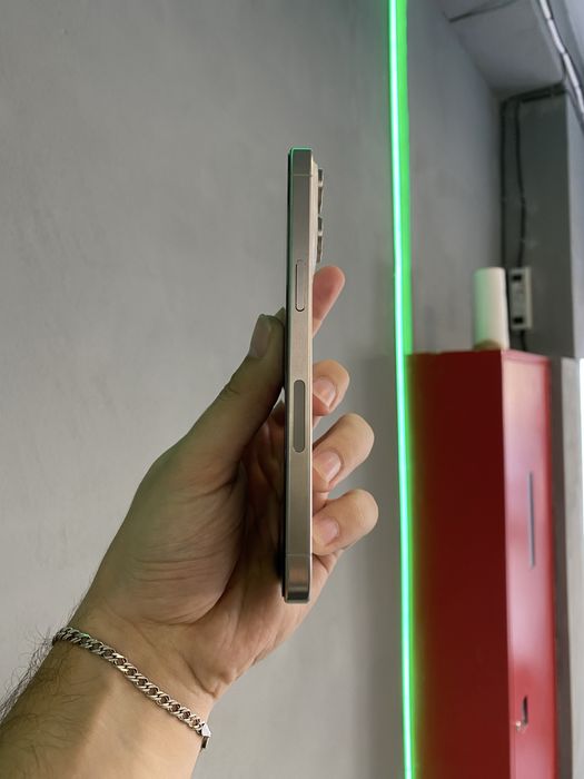 iPhone 15 Pro Max 256Gb White Titanium Neverlock від Магазину