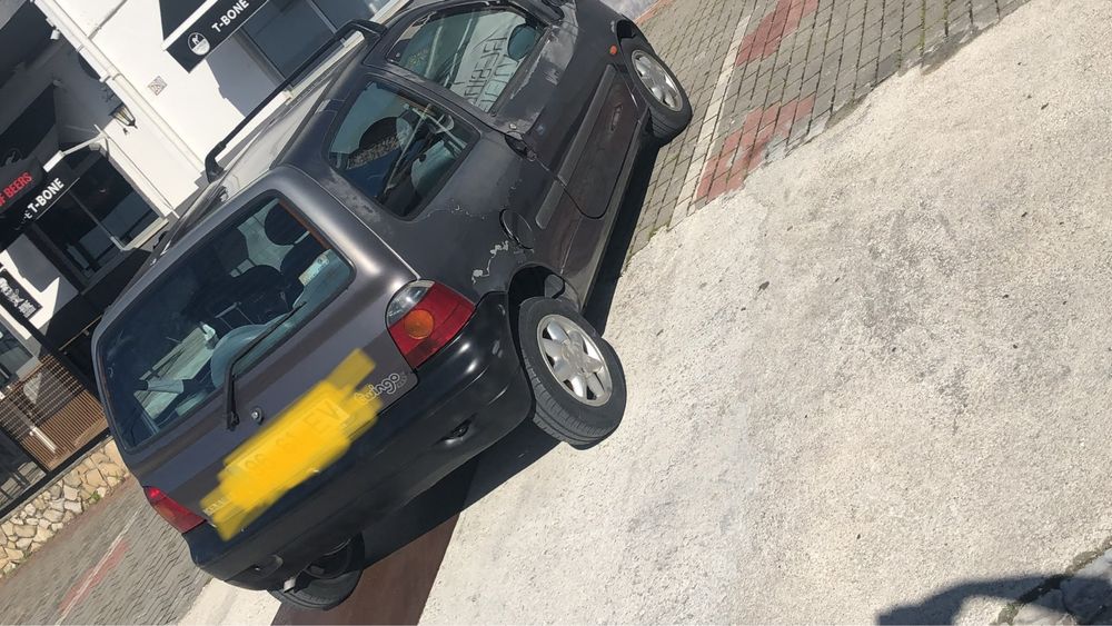 Renault Twingo 1995 – semi automático, Motor Bom, bom de mecânica, carro super econômico – 120.000 km – Para Reparação