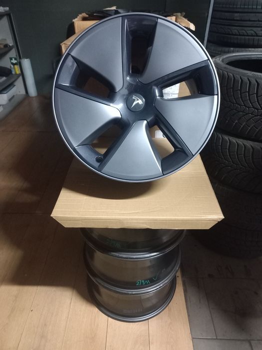 Jantes Tesla em 18