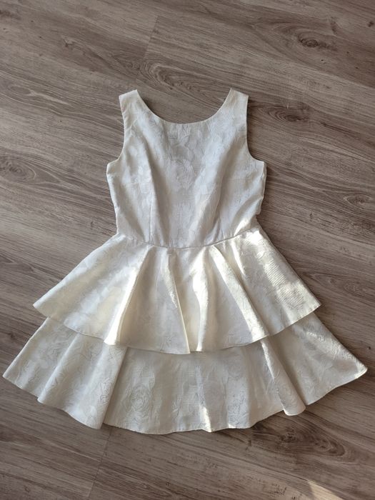 Kremowa sukienka żakardowa z falbanami – Kalami Exclusive r. 40 (wypad