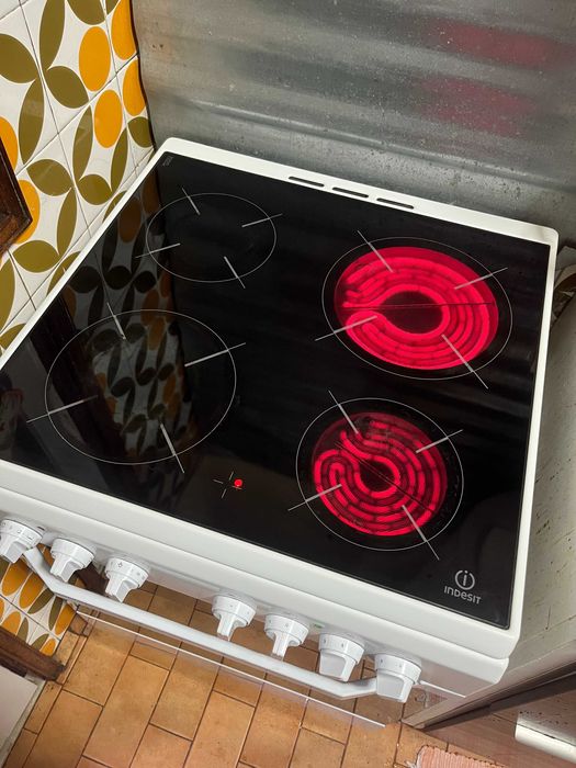 Fogão elétrico INDESIT