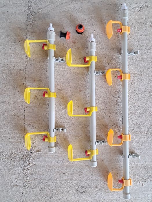 Поїлки ніпельні .