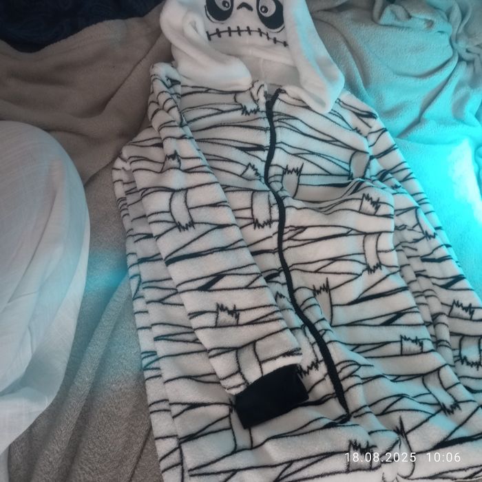 Kombinezon do spanie w szkieleta