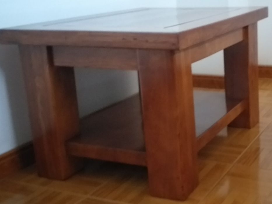 Mesa de centro em madeira