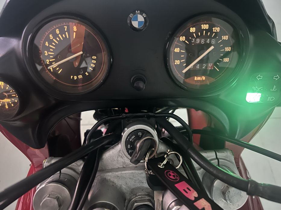 Mota BMW s650st pronta para andar em bom estado mota de garagem