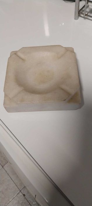 cinzeiro em mármore