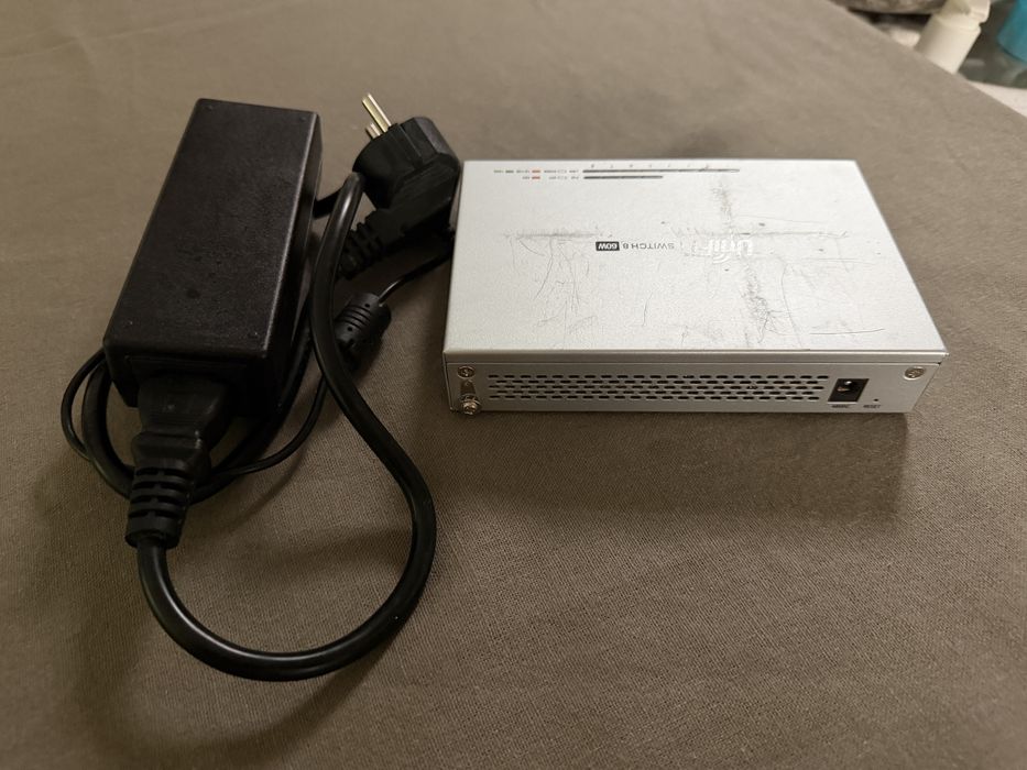 Switch poe zarządzalny ubiquti  us 8 60w
