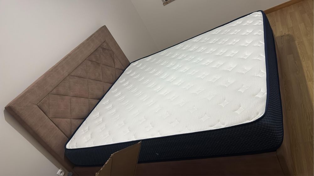 Cama com colchao NOVO (180x200)