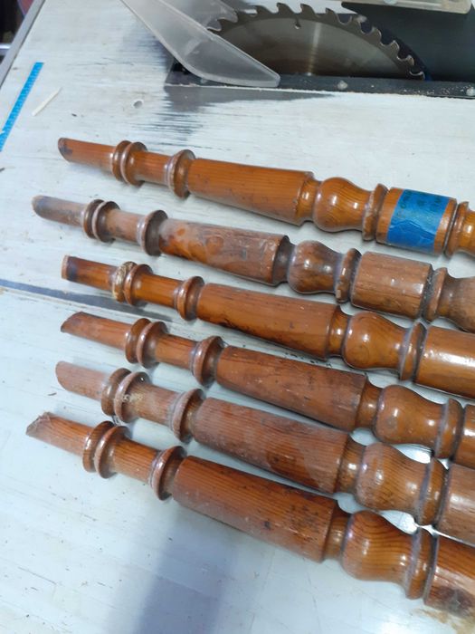 Tralki drewniane na schody