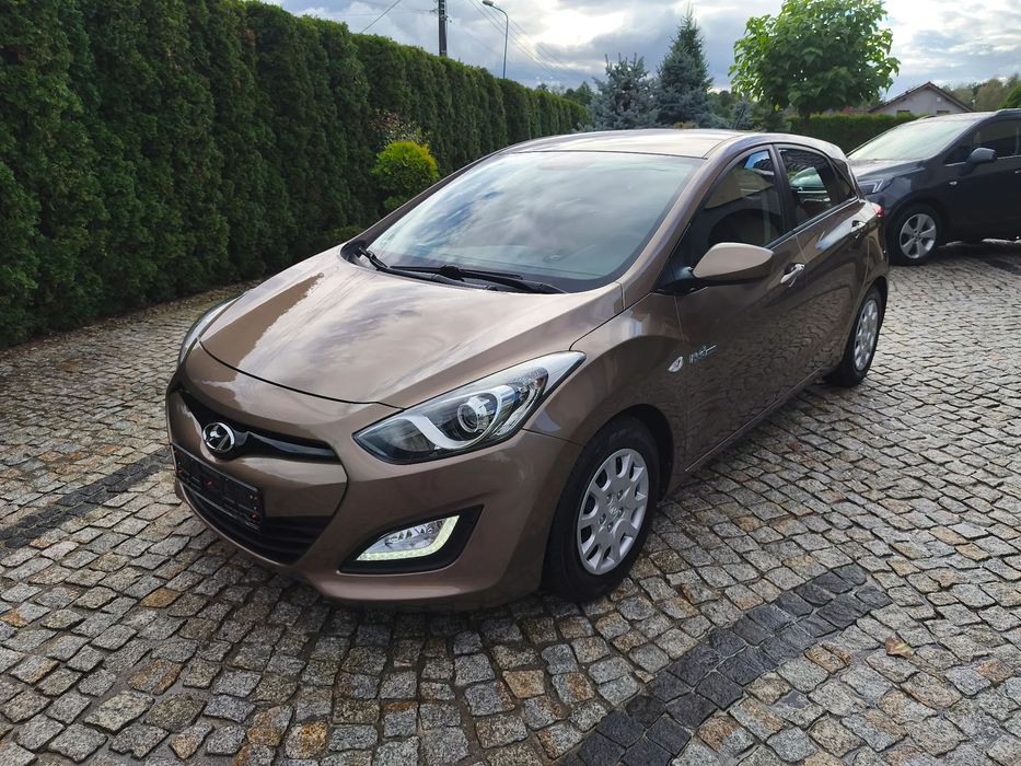 Hyundai I30 1.6 benzyna 135KM Klimatyzacja / Parktronic tył/ LED