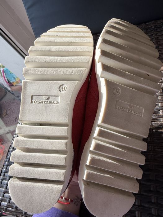 Продам  діночі замшеві кросівки від Tom Tailor