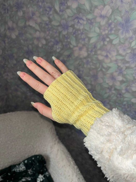 Жовті мітенки на осінь/зиму