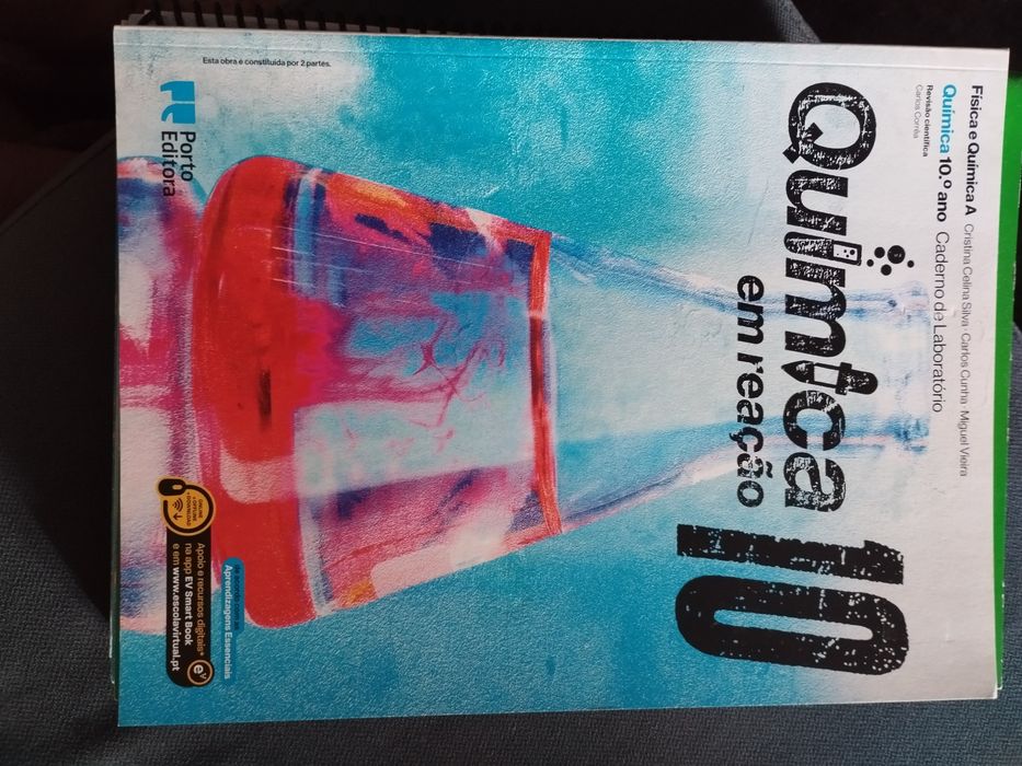 Cadernos de atividades de várias disciplinas