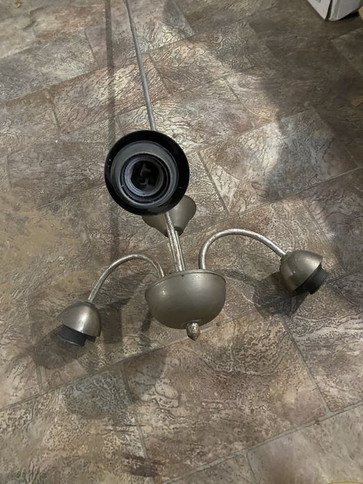 Stara lampa z trzema kloszami