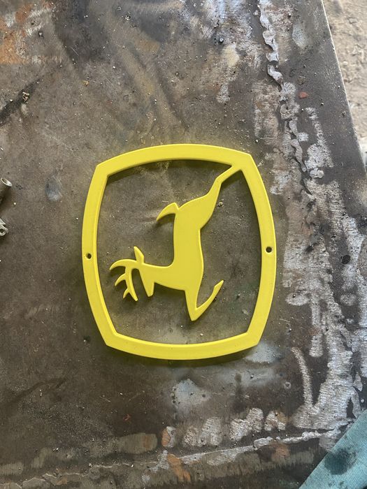 emblemat, znaczek john deere, jeleń na obciążnik