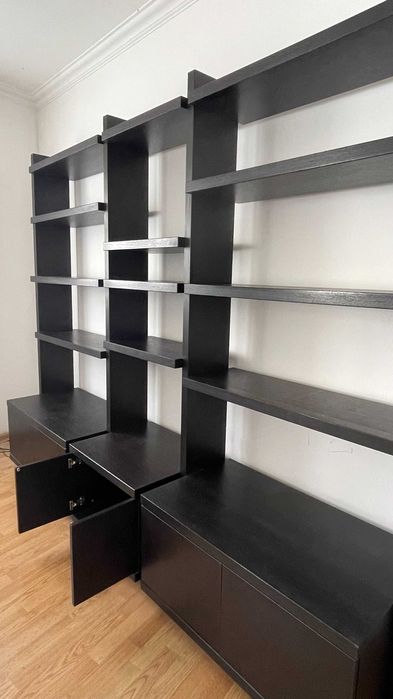 Mesa e Estante preta da Habitat