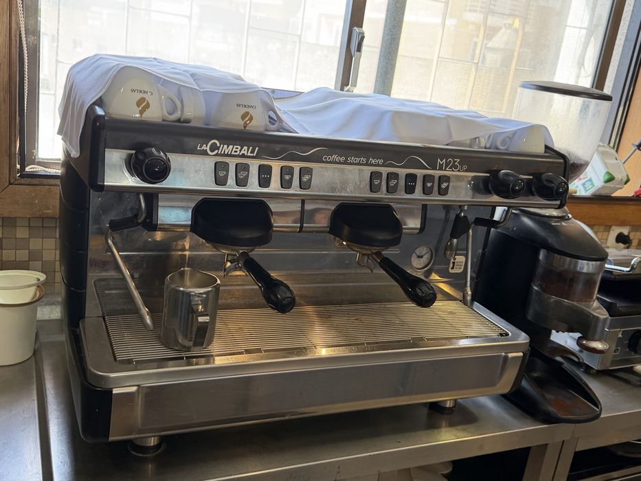 Maquina cafe + moinho La Cimbali M23 UP negociavel