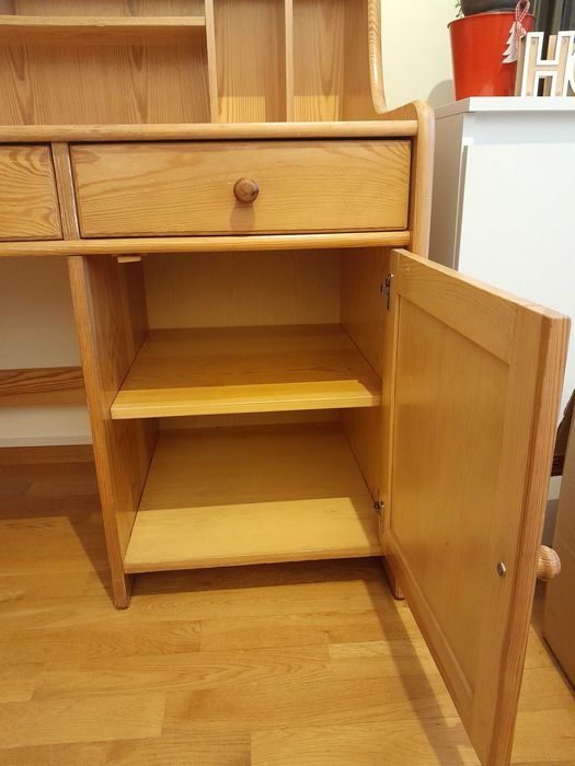 Sprzedam solidne biurko sosnowe