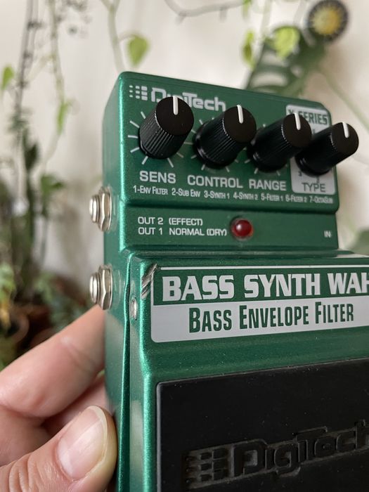 Efekt do gitary basowej Bass Synth wah Digitech