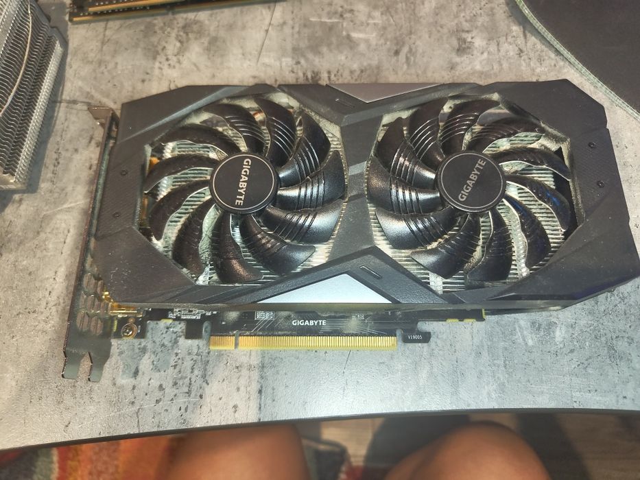 SilentiumPC Armis AR5X TG RGB obudowa + 4 wentylatory rgb