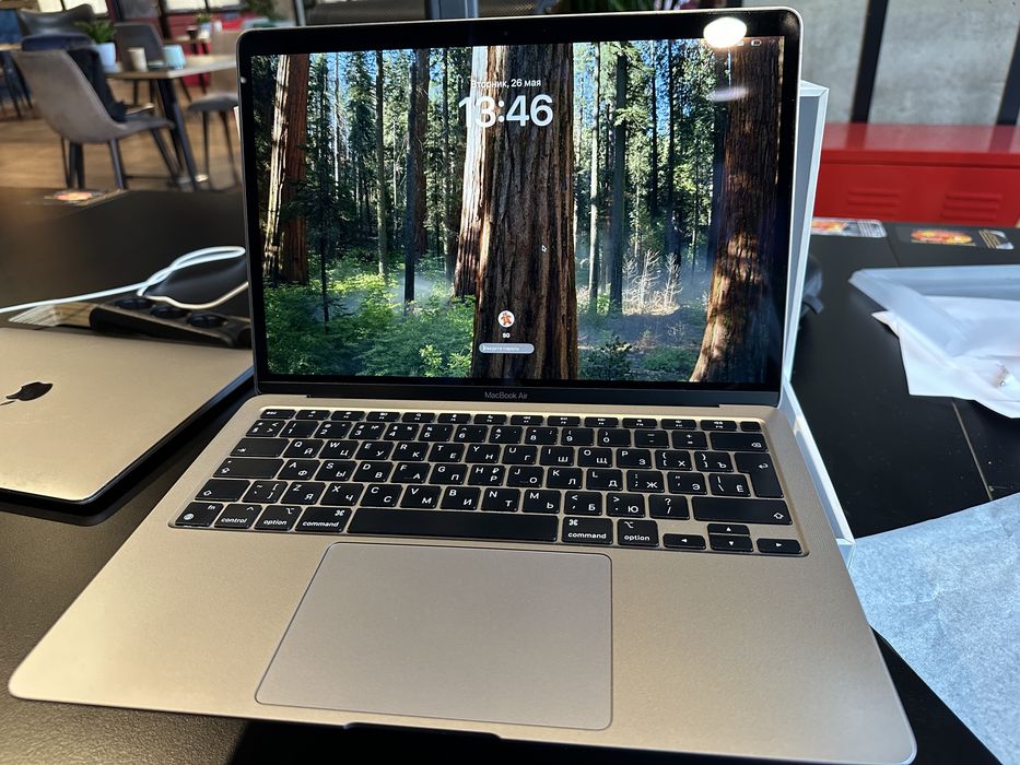 MacBook Air M1 8/256GB • Повний комплект • Стан 10/10