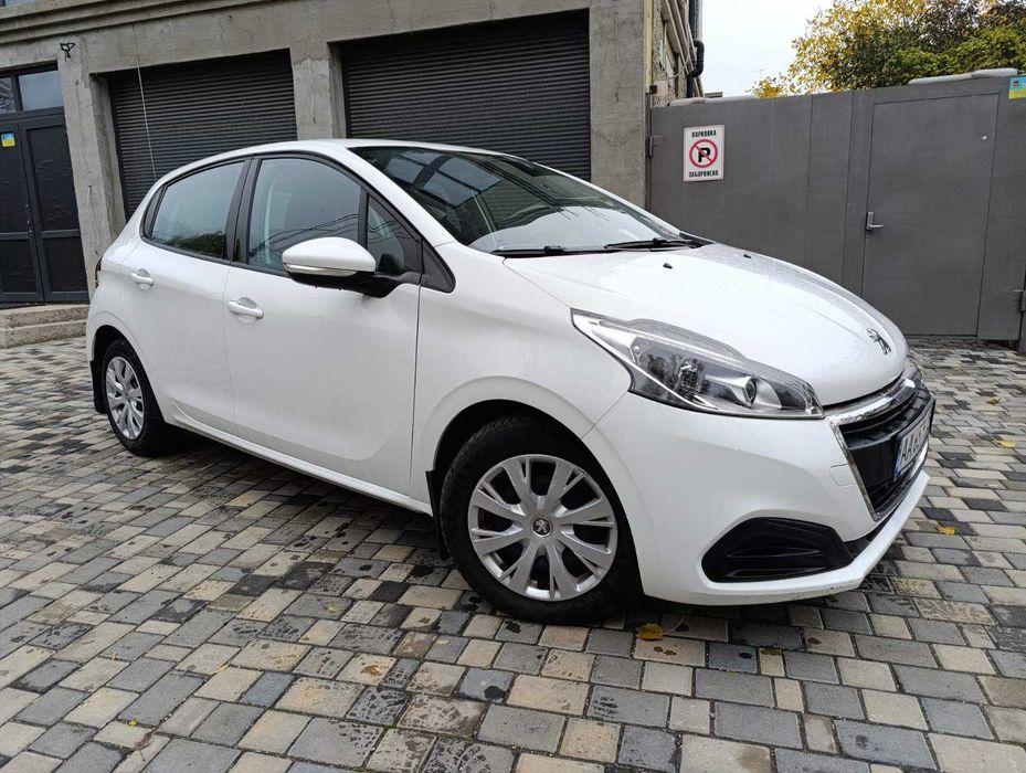 Peugeot 208 2017 року 1.2 л./бензин