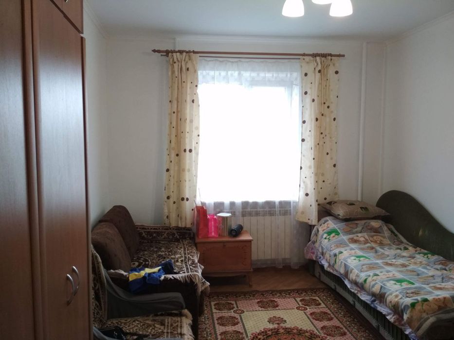 Здається кімната для дівчини. Каскад