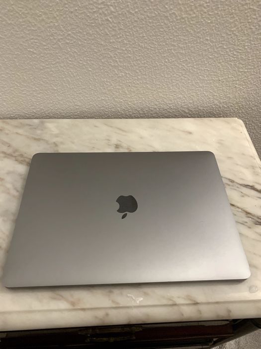MacBook Pro 2017506477702955018242