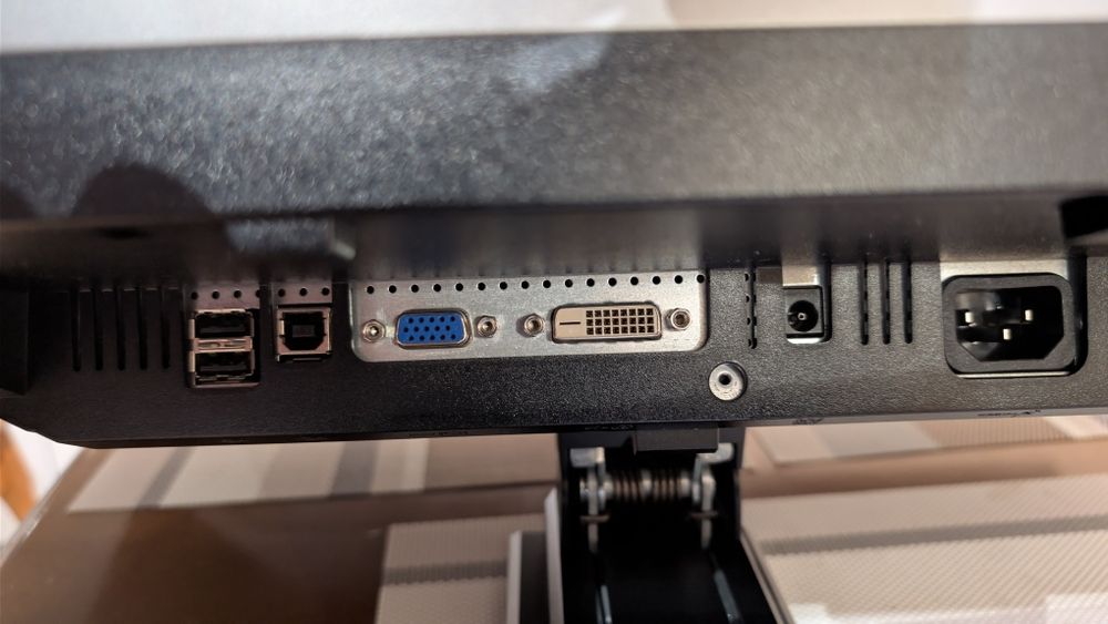 Монітр DELL 22 ips