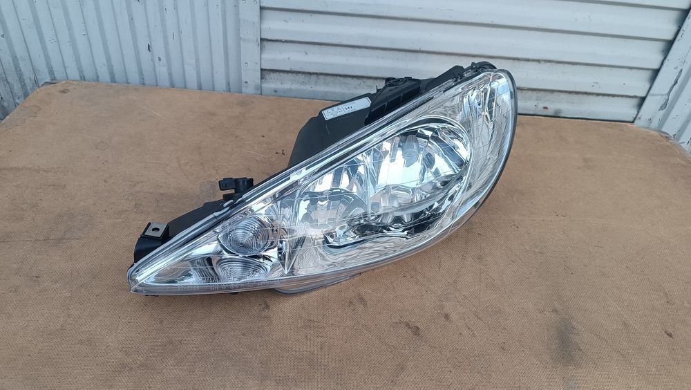 Vendo farol esquerdo de Peugeot 206 ano 1998/2009