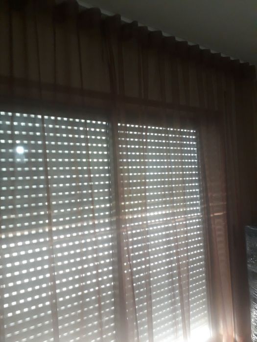 Várias cortinas sistema calha