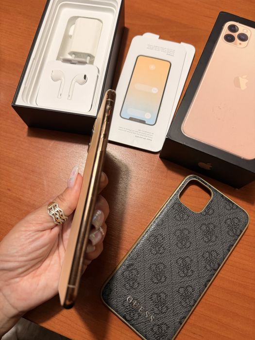 Iphone max pro 64gb golden kobieta