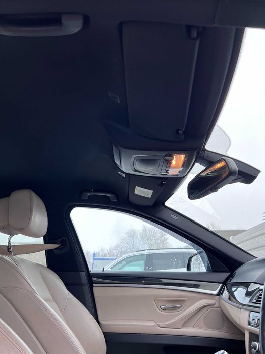 Чорний потолок BMW F10 Козирки Плафони