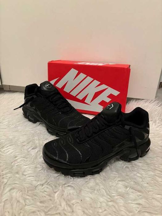 Embrace the Dark Side Nike Air Max Plus TN Black Edition 40