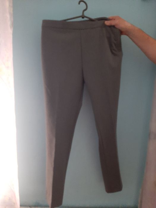 Продам жіночі сірі брюки 42