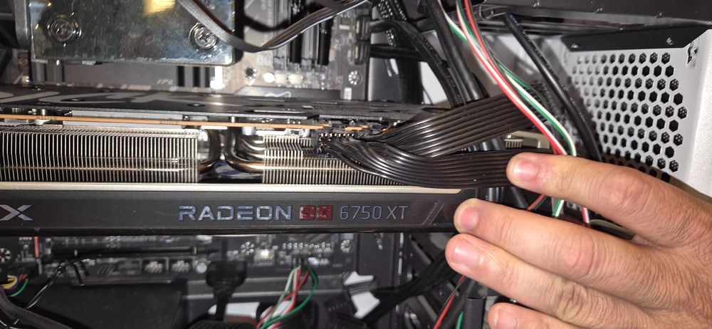 DeskTop Praticamente Novo Ryzen 7 5700x com Radeon RX 6750 XT