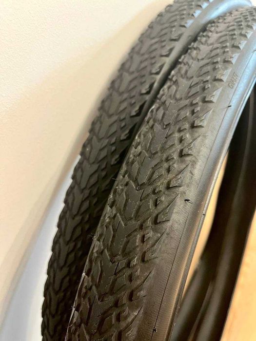 Opony rowerowe Giant CrossCut AT 2 700x38C (38-622) Tubeless Ready