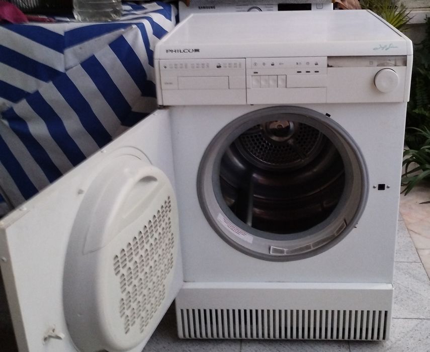 Máquina de secar roupa Philco